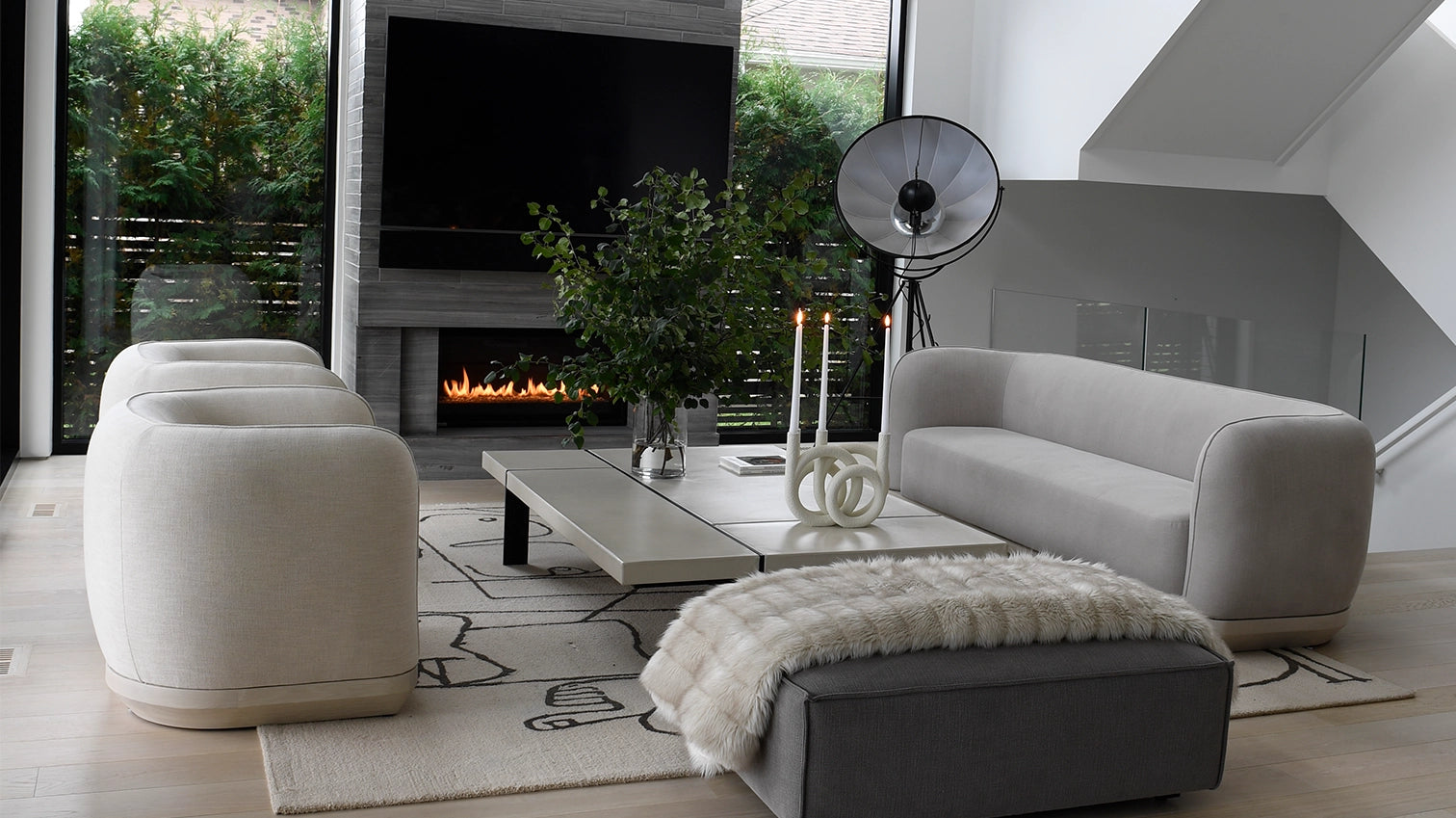 JUXTAPOSING TEXTURES: MIXING FABRICS AND FINISHES FOR A LUXURIOUS INTERPLAY