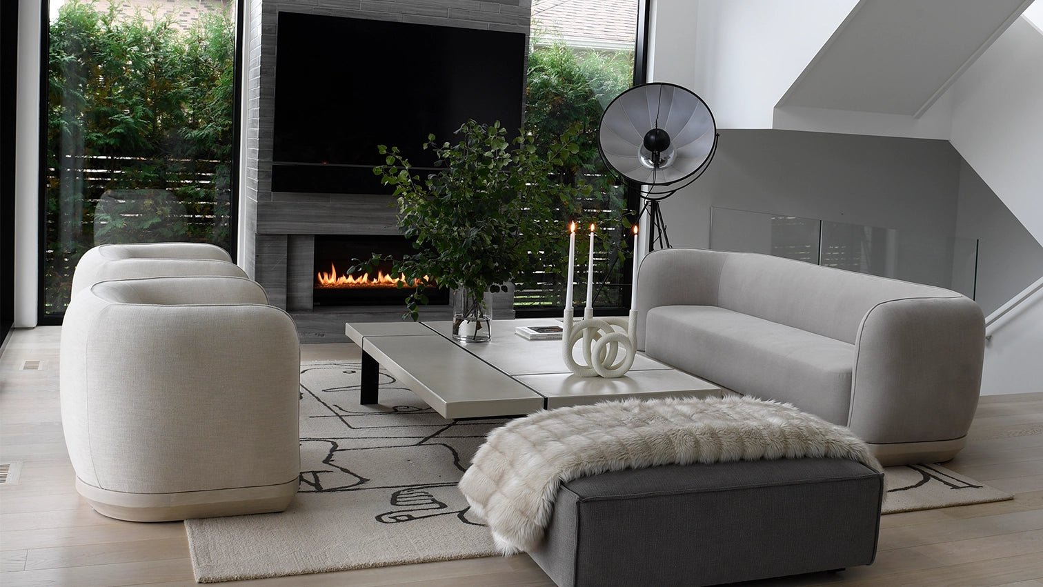 JUXTAPOSING TEXTURES: MIXING FABRICS AND FINISHES FOR A LUXURIOUS INTERPLAY